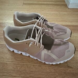 On Cloud Running Shoe - Women's 8.5 dusty rose